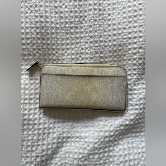 Coach Off-White Leather Zip Wallet – USED + Flawed (Read Description) - Picture 2 of 3